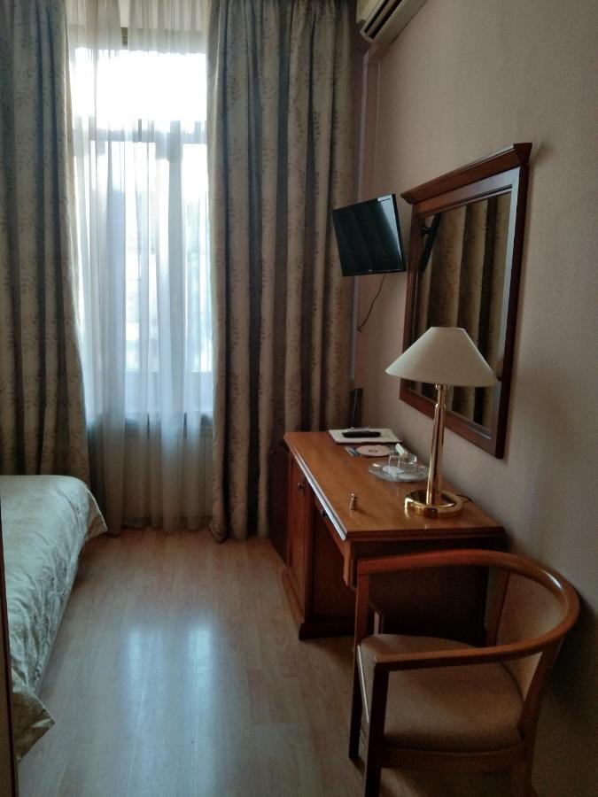 Domus Hotel-1 Kiev Luaran gambar