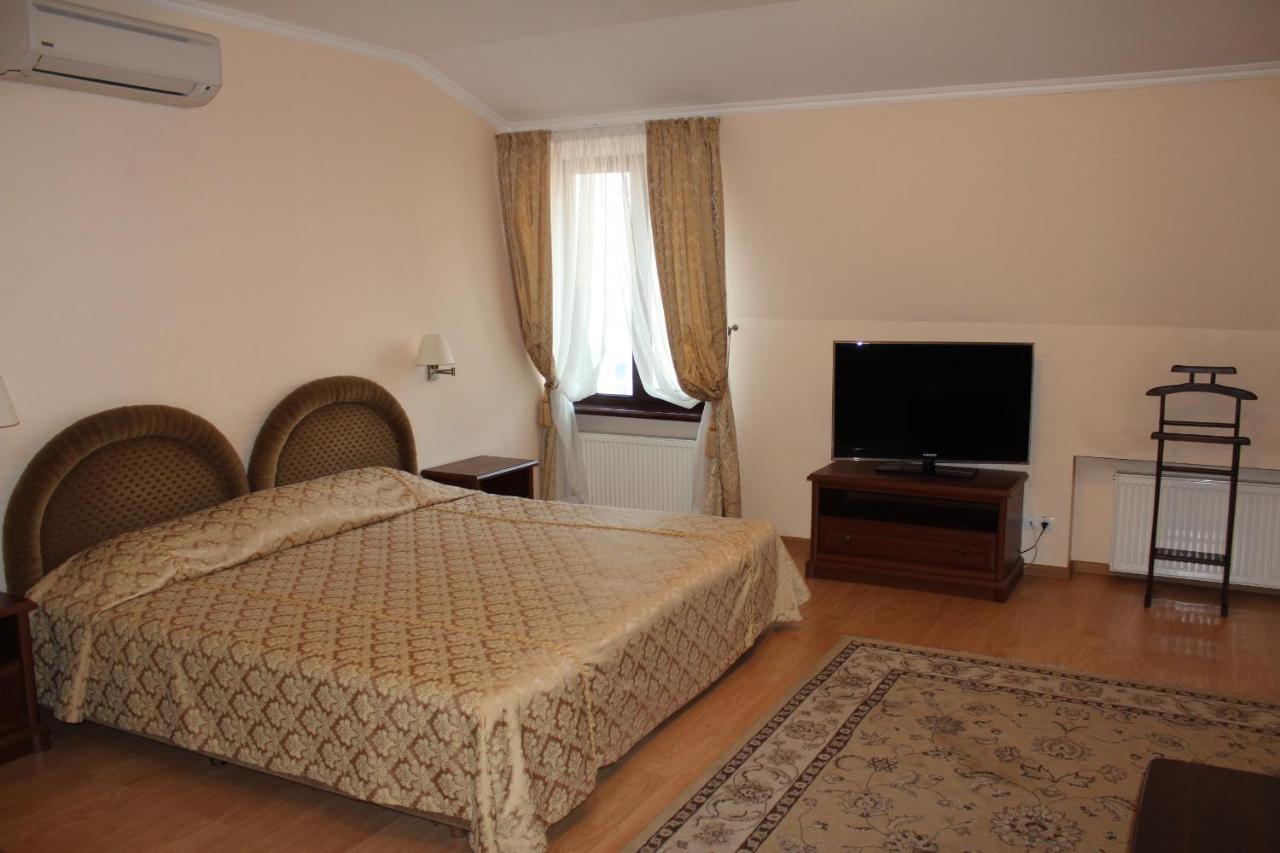 Domus Hotel-1 Kiev Luaran gambar